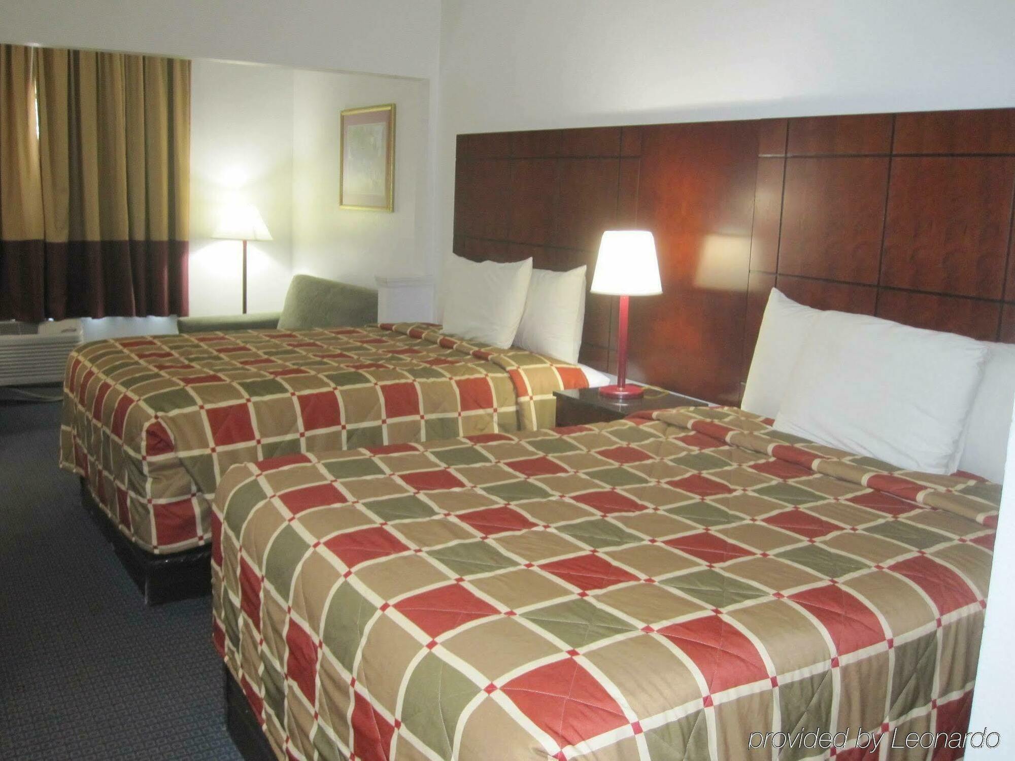 Red Roof Inn & Suites Fayetteville-Fort Bragg Exterior foto